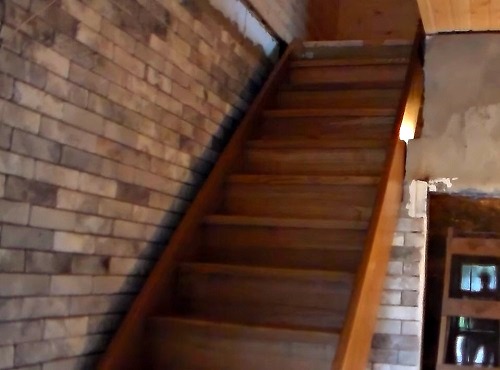 Прямые деревянные лестницы на второй этаж