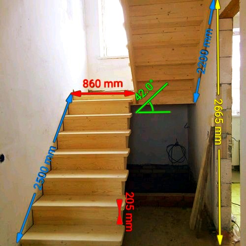 Лестница на второй этаж своими руками из дерева с поворотом на 90 градусов
