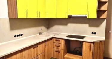 Фото двухцветной кухни из МДФ на заказ в Краснодаре
