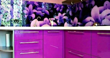 Фото фасадов для кухни из МДФ с яркими цветами